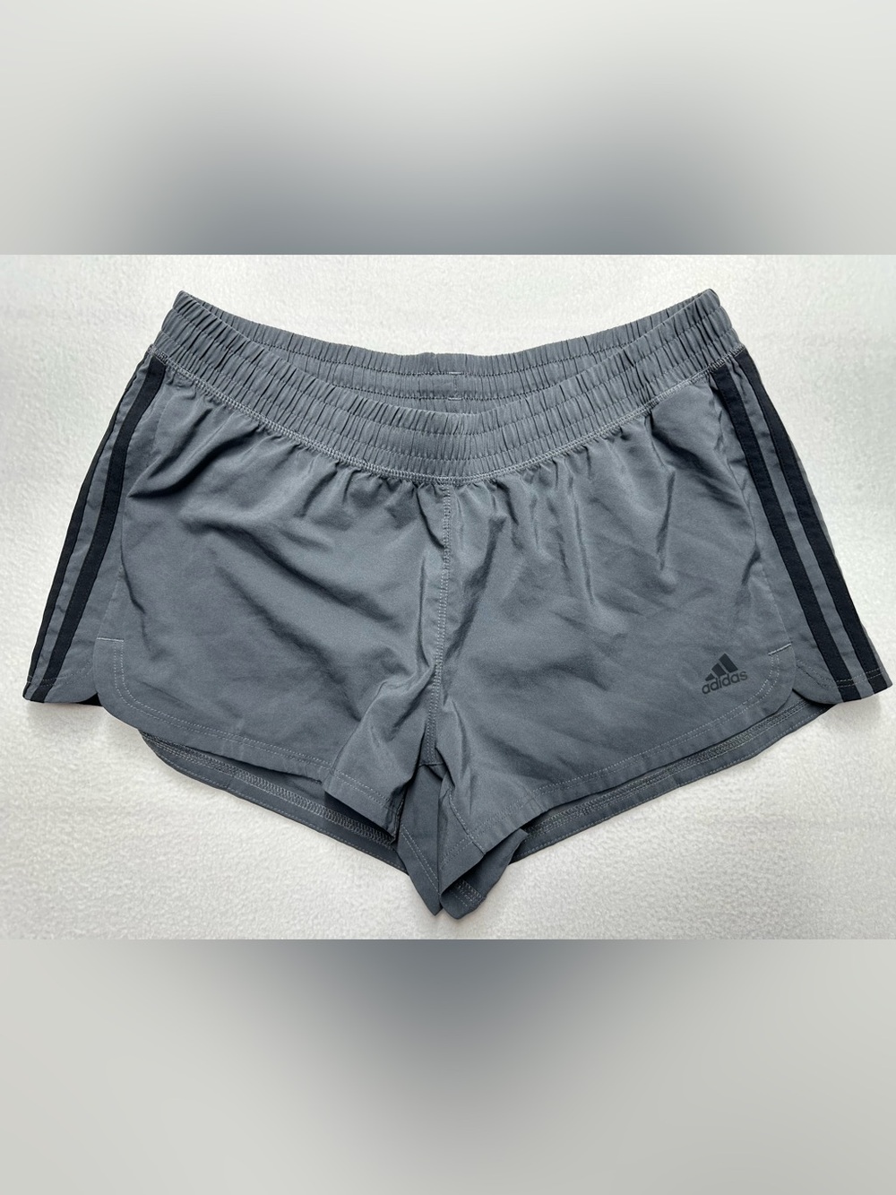 Adidas Women’s Large Gray 3 Stripe Running Shorts Aeroready 2.5” Inseam